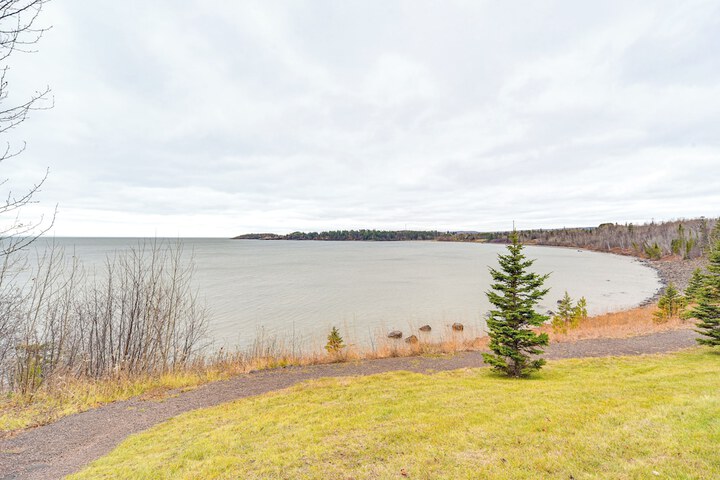 Pool & Lake Access: Northern Lakes Retreat!