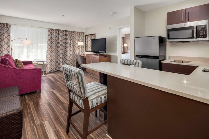 Hampton Inn & Suites Seattle-North / Lynnwood