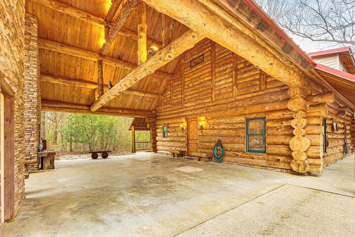Fish Boat & Hike: Pet-friendly Cabin in Arkansas