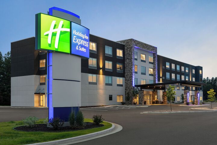 Holiday Inn Express & Suites Alexandria by IHG
