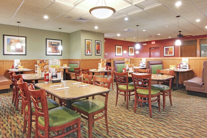 Dining 64 of 76