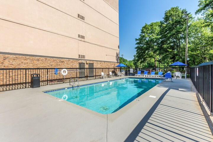Pool 6 of 67