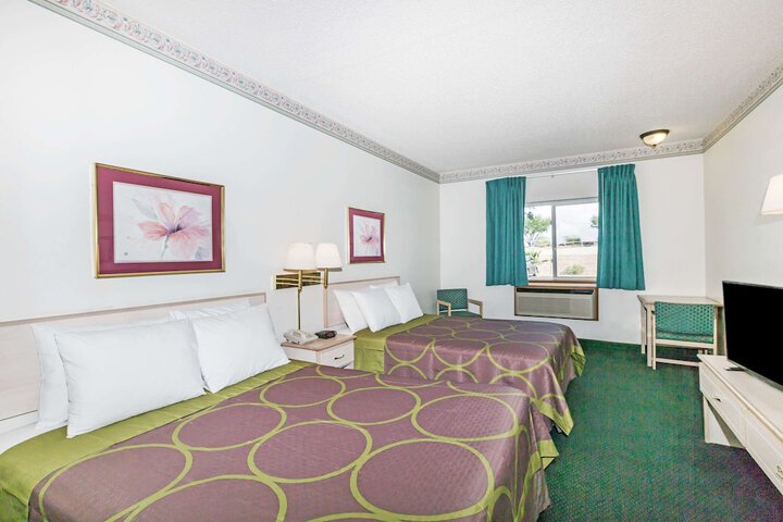 Room 10 of 13