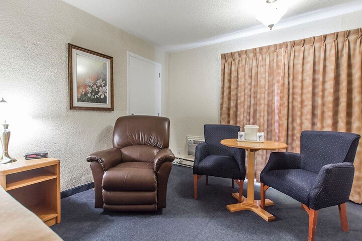 Room 8 of 34