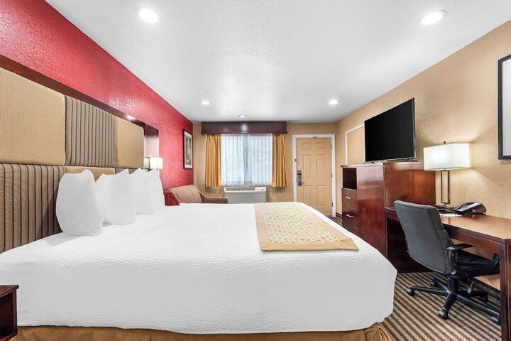 Room 9 of 33