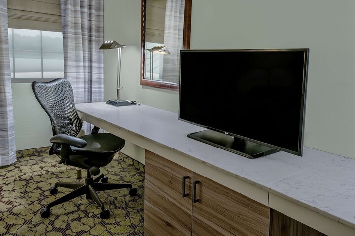 Room 25 of 38