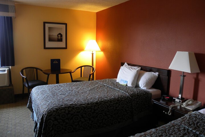 Room 7 of 12