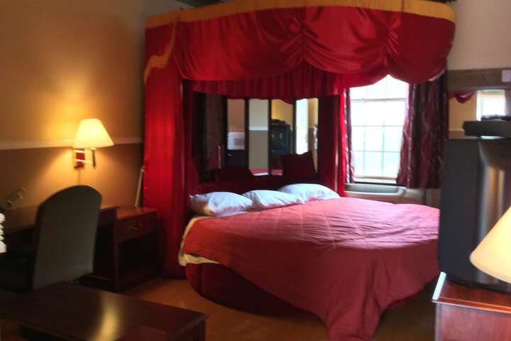 Room 32 of 46