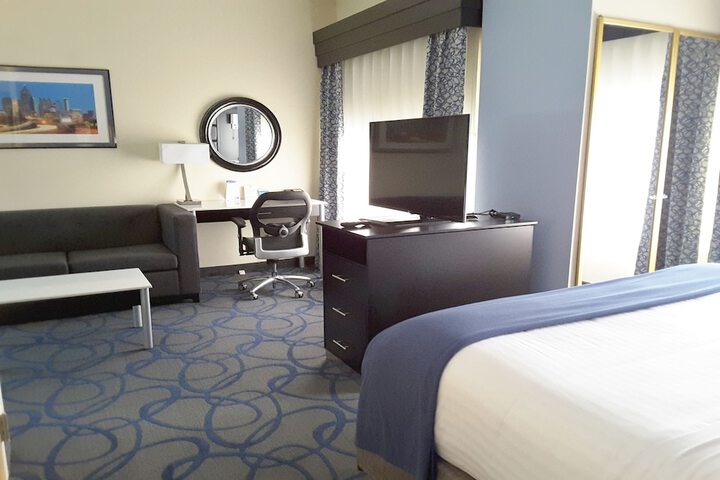 Holiday Inn Express Hotel & Suites by IHG