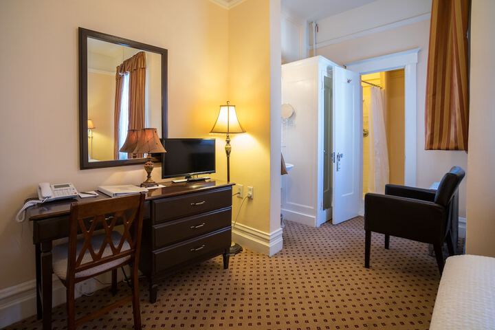 Room 12 of 41