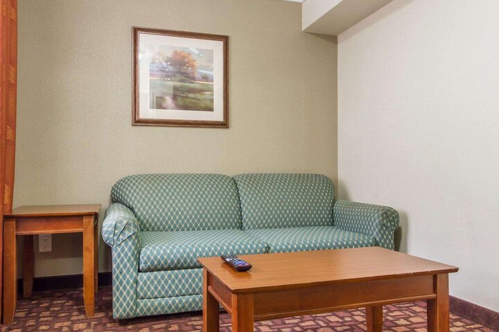 Room 11 of 36