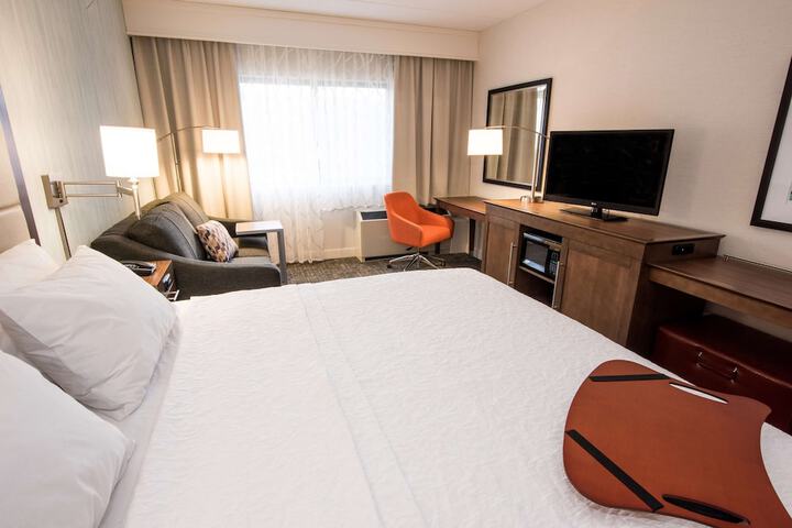 Room 10 of 37