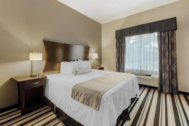 Best Western Plus Sand Bass Inn & Suites
