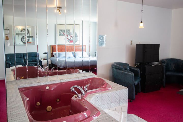 Room 27 of 39