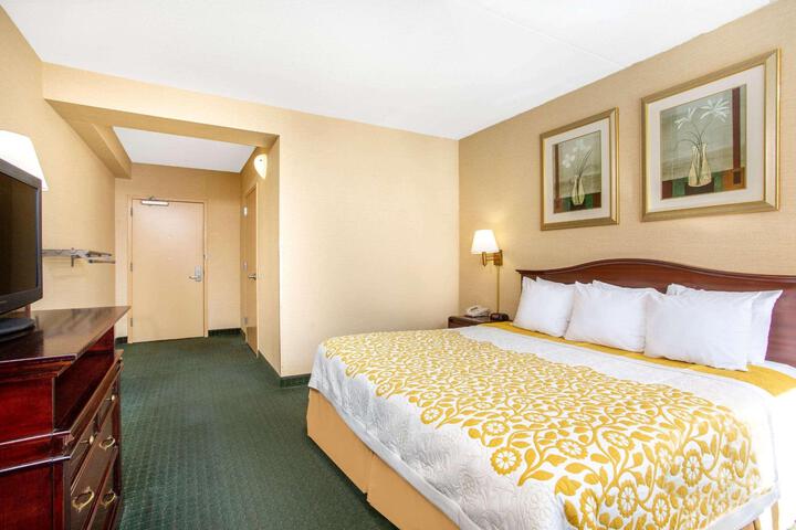 Days Inn by Wyndham College Park