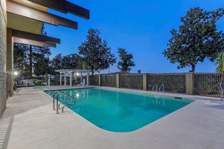 Pool 5 of 25