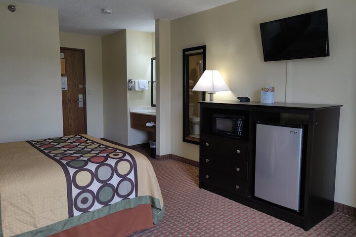 Room 27 of 73