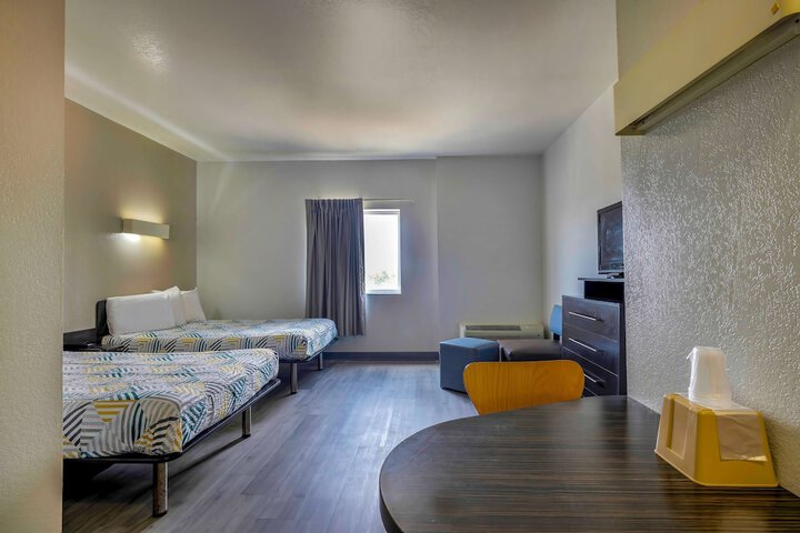 Room 17 of 27