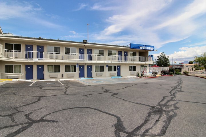Hotel 2 of 41