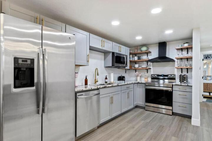 Modern Sugarhouse Condo Near Ski & Downtown
