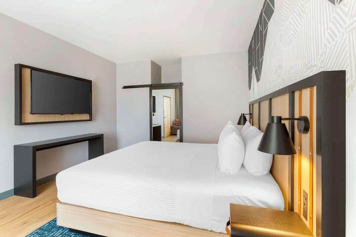 Room 42 of 90
