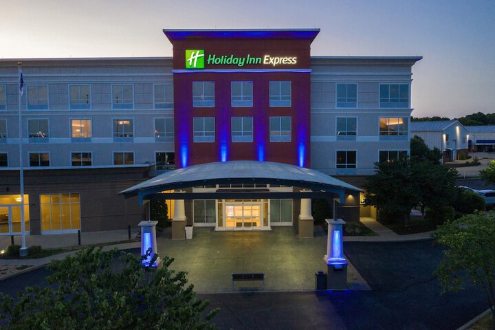 Hotel 7 of 42
