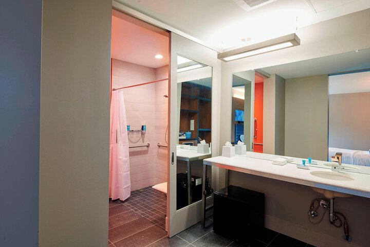 Aloft by Marriott Cleveland Airport