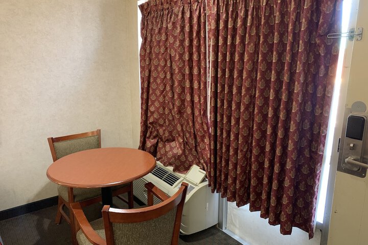 Room 10 of 24
