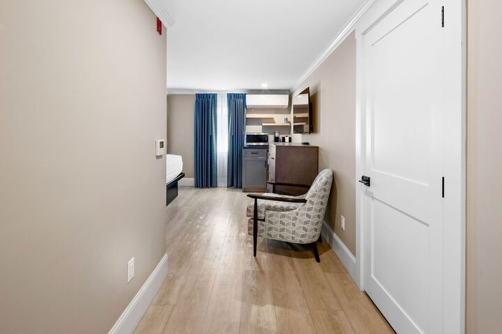 Room 10 of 37