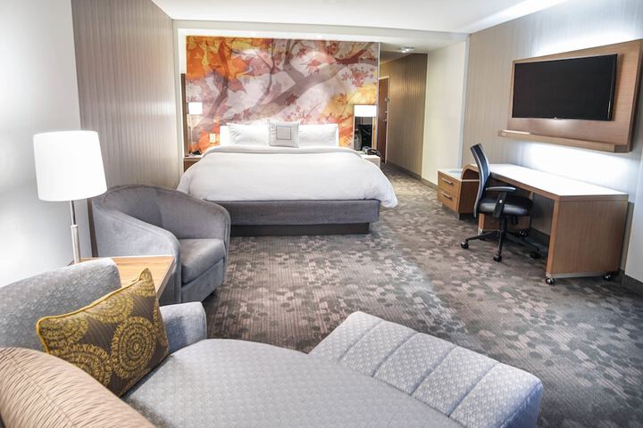 Room 10 of 33