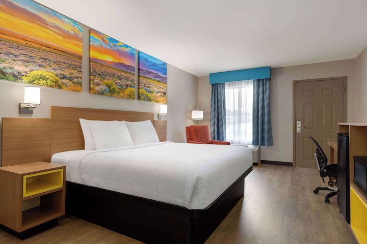 Room 12 of 30