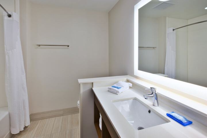 Holiday Inn Express & Suites South Hill by IHG