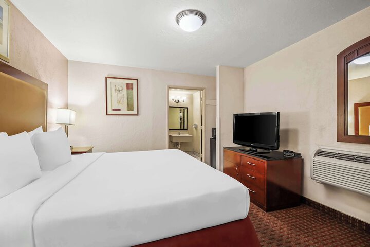 Room 9 of 25