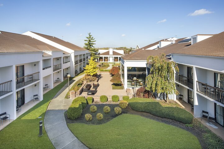 Hotel Exterior 36 of 36