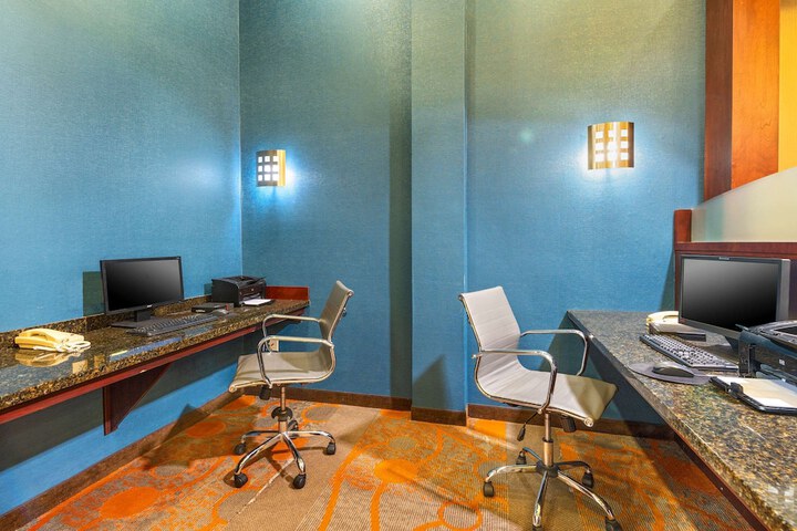 Business Center 34 of 34