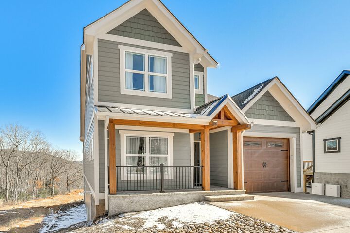 Newly Built Home w / Mtn Views in Black Mountain!