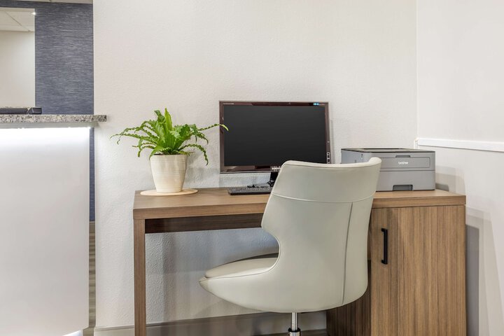 Business Center 25 of 25
