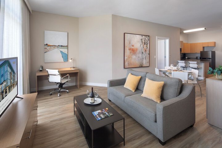 Art House Hotel and Suites