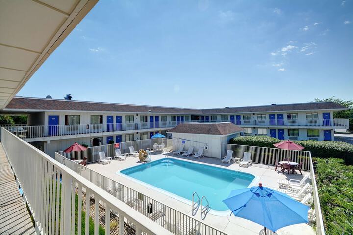Pool 8 of 27
