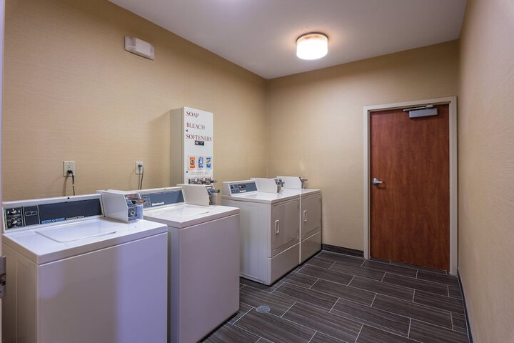 Holiday Inn Express Hotel & Suites Edmond by IHG