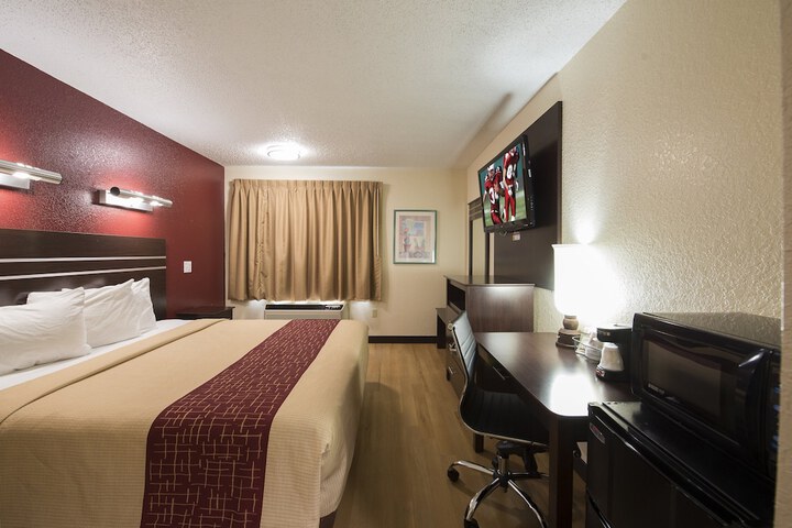 Room 7 of 16