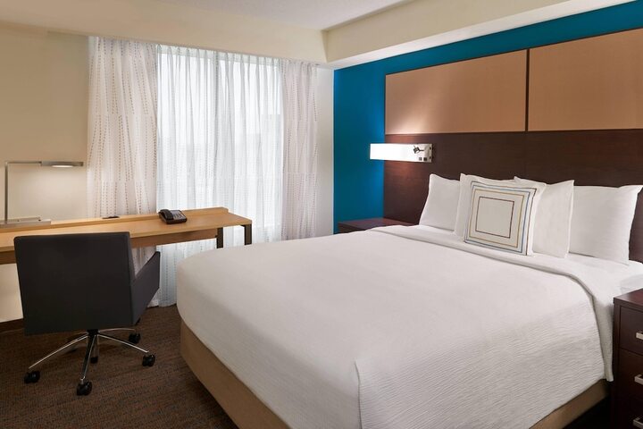 Room 11 of 28