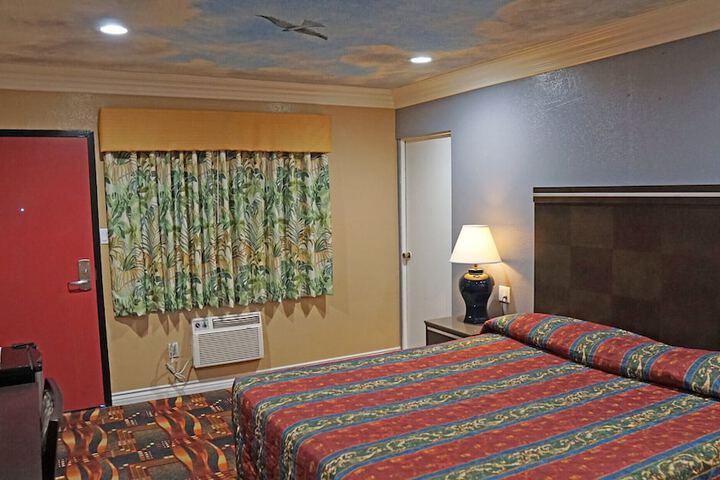 Room 35 of 39