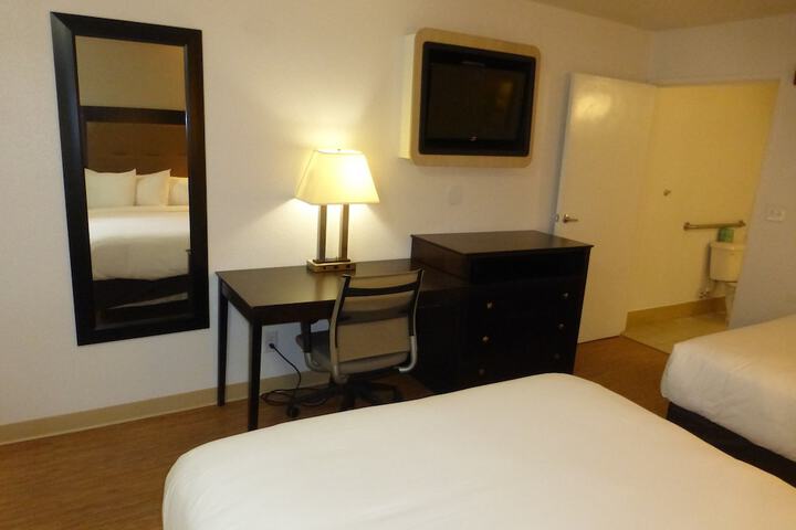 Room 13 of 16