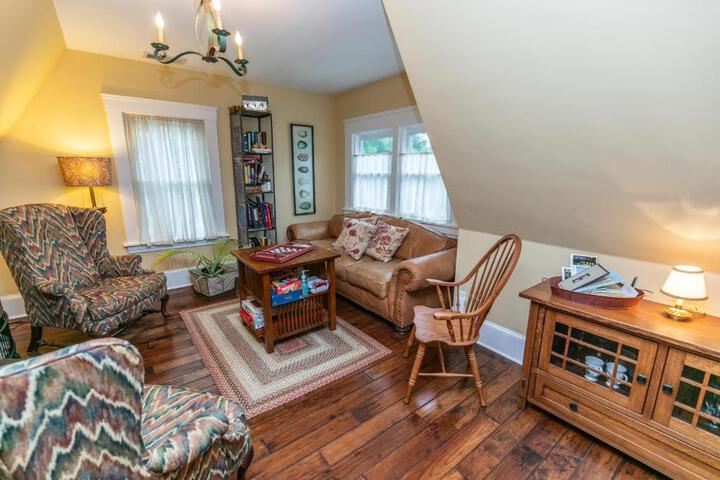 Riverside Gables Bed and Breakfast