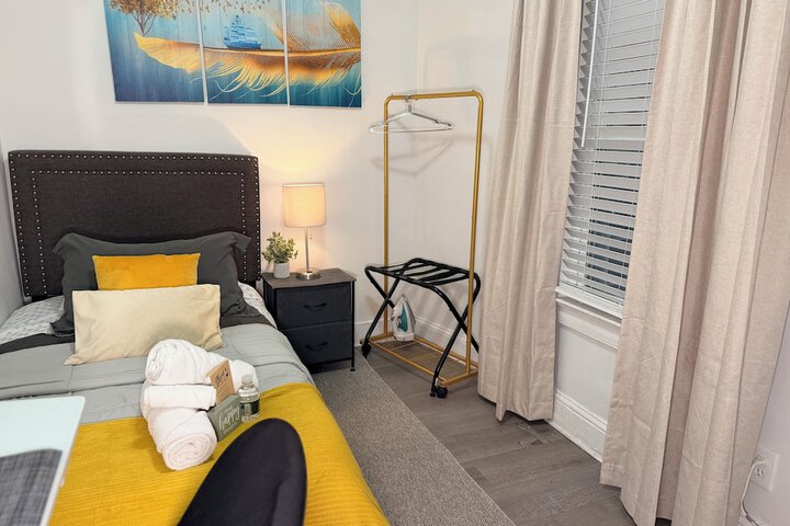 Modern Private Share Bedroom Bus stop to NYC