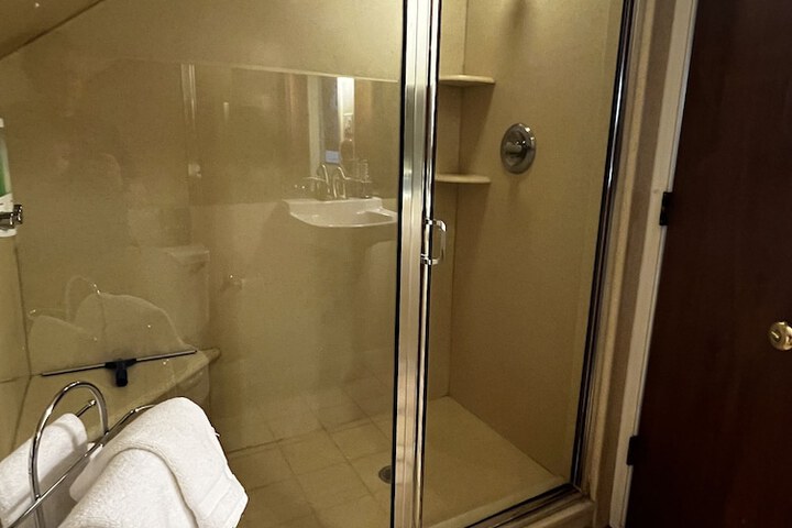 Room 41 of 105