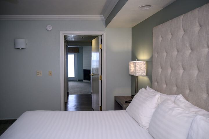 Cherry Tree Inn & Suites