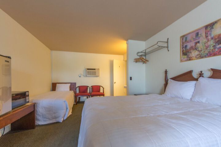 Room 13 of 34