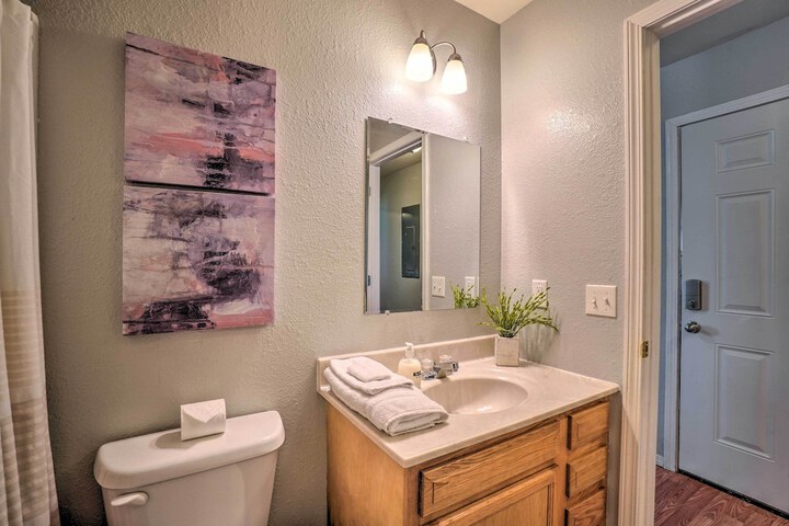 Charming One-level Home w / Deck Walk to Dtwn